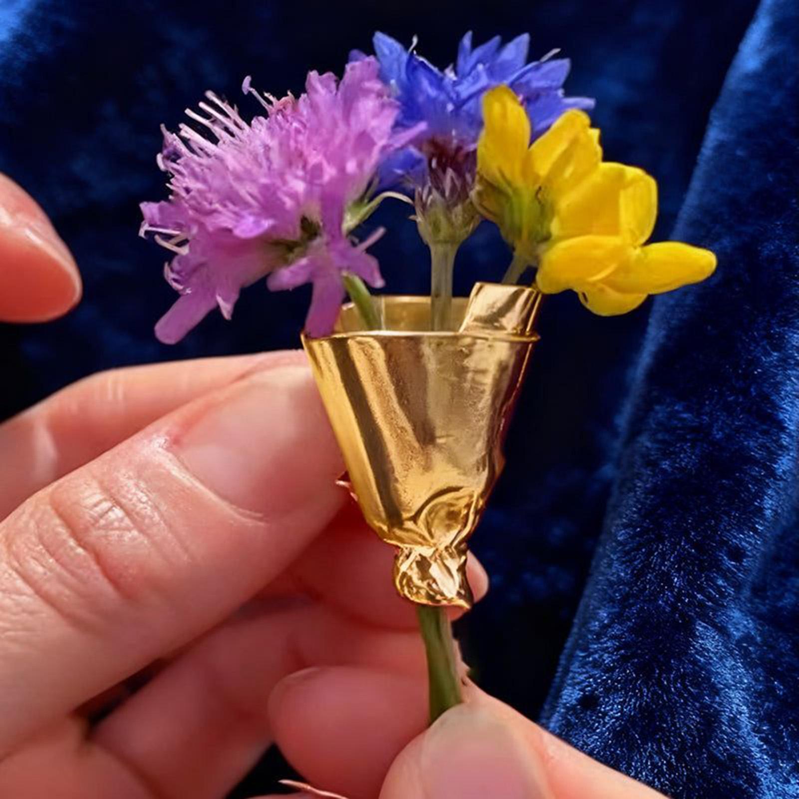 Alloy Wearable Flower Bouquet  - Travel Accessories India ulasan dan harga